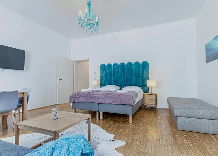 Elegant & Spacious 2br In The Center