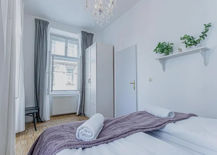 Elegant & Spacious 2br In The Center Apartamento Viena