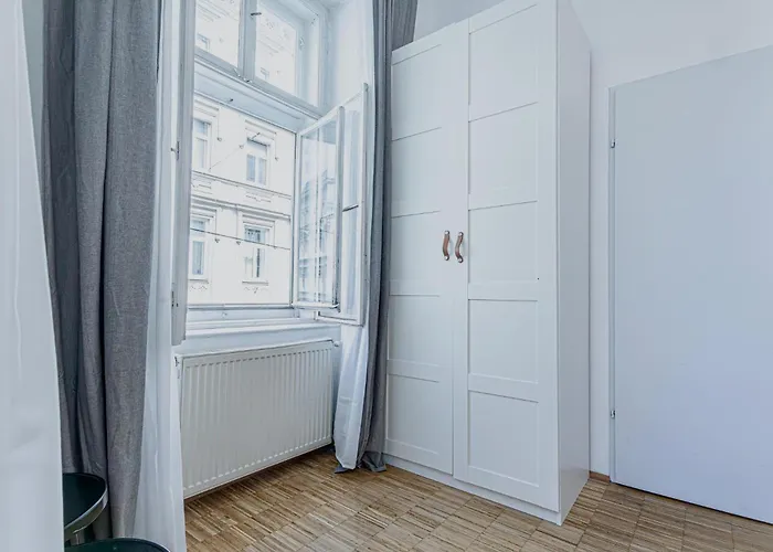 Elegant & Spacious 2br In The Center * Viena