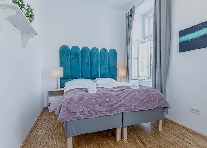 Elegant & Spacious 2br In The Center * Viena