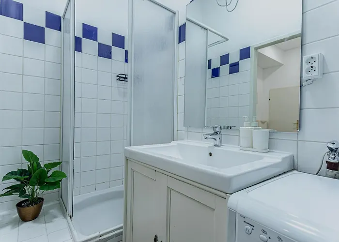 Elegant & Spacious 2br In The Center Apartamento